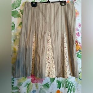 ⚠️🎁3 for $35🎁⚠️ Linen pleated pattern skirt size 10 beautiful floral pleats